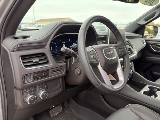 Used 2024 GMC Yukon SLT w/ SLT Premium Package AWD/4WD image 16