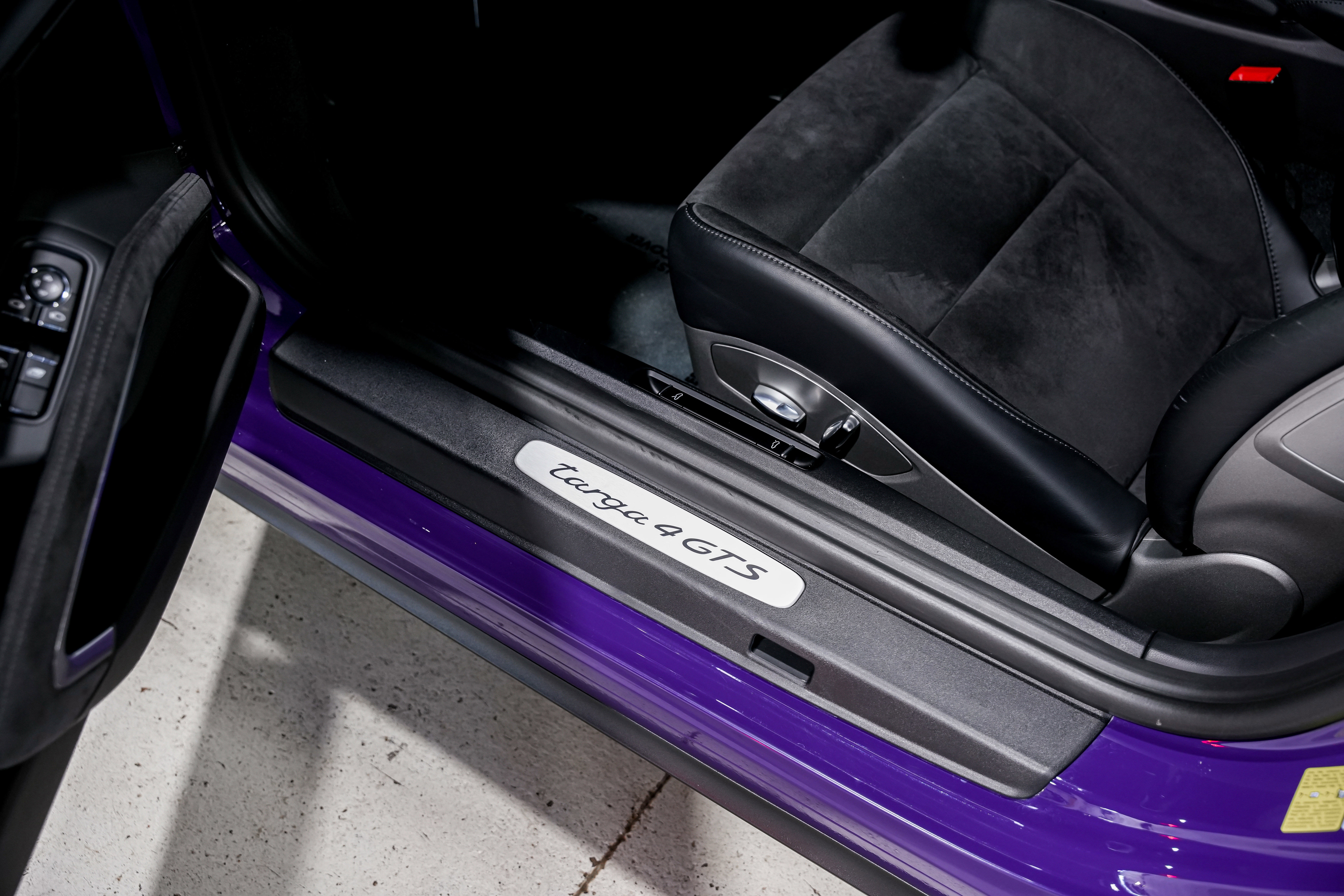 Used 2018 Porsche 911 Targa 4 GTS image 22