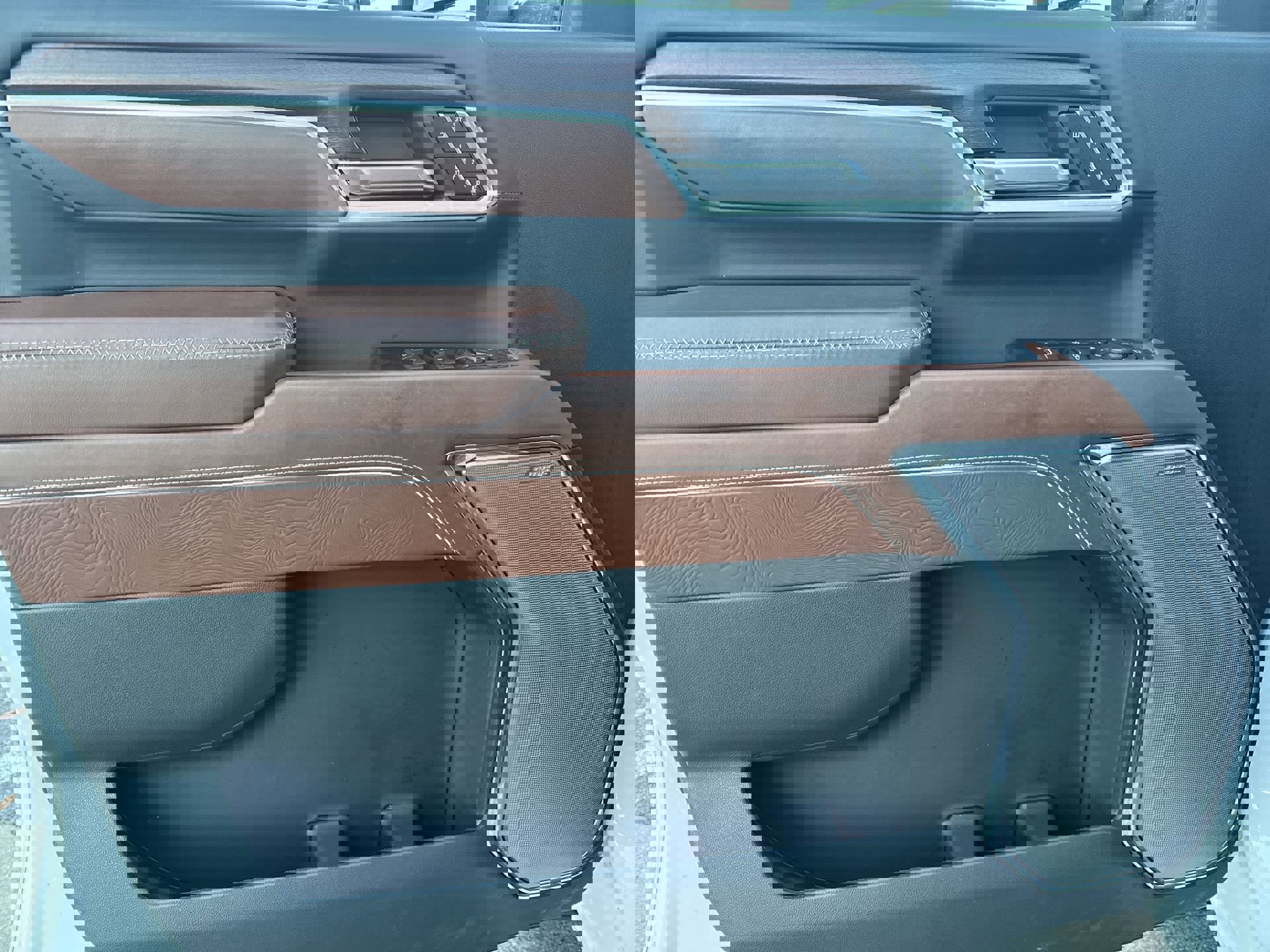 Certified 2024 GMC Sierra 3500 Denali Ultimate image 23