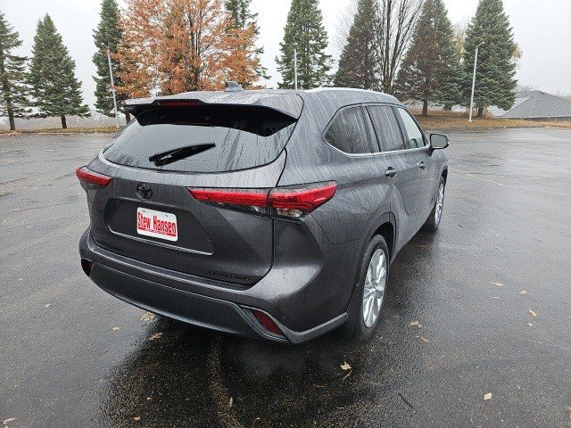Used 2021 Toyota Highlander Limited image 6