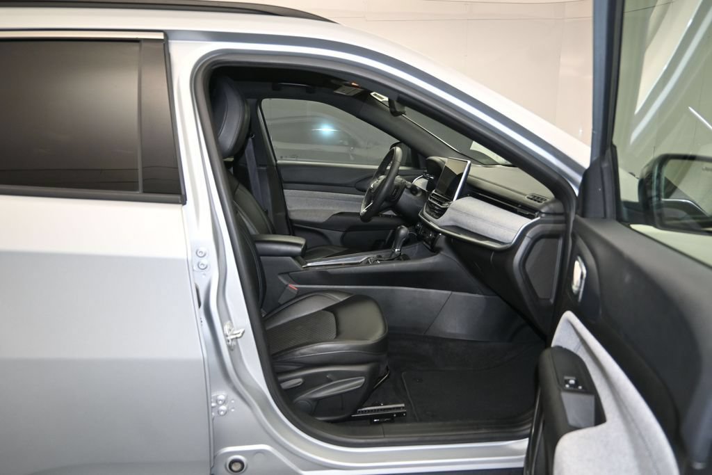 Used 2024 Jeep Compass Latitude AWD/4WD image 25