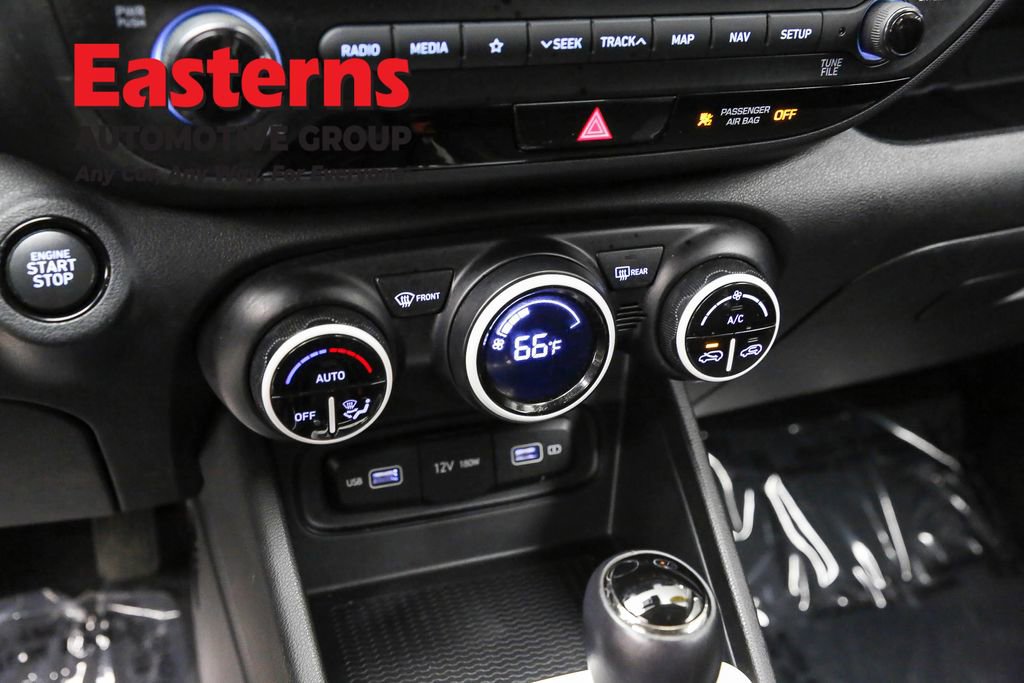 Used 2022 Hyundai Venue Limited image 21