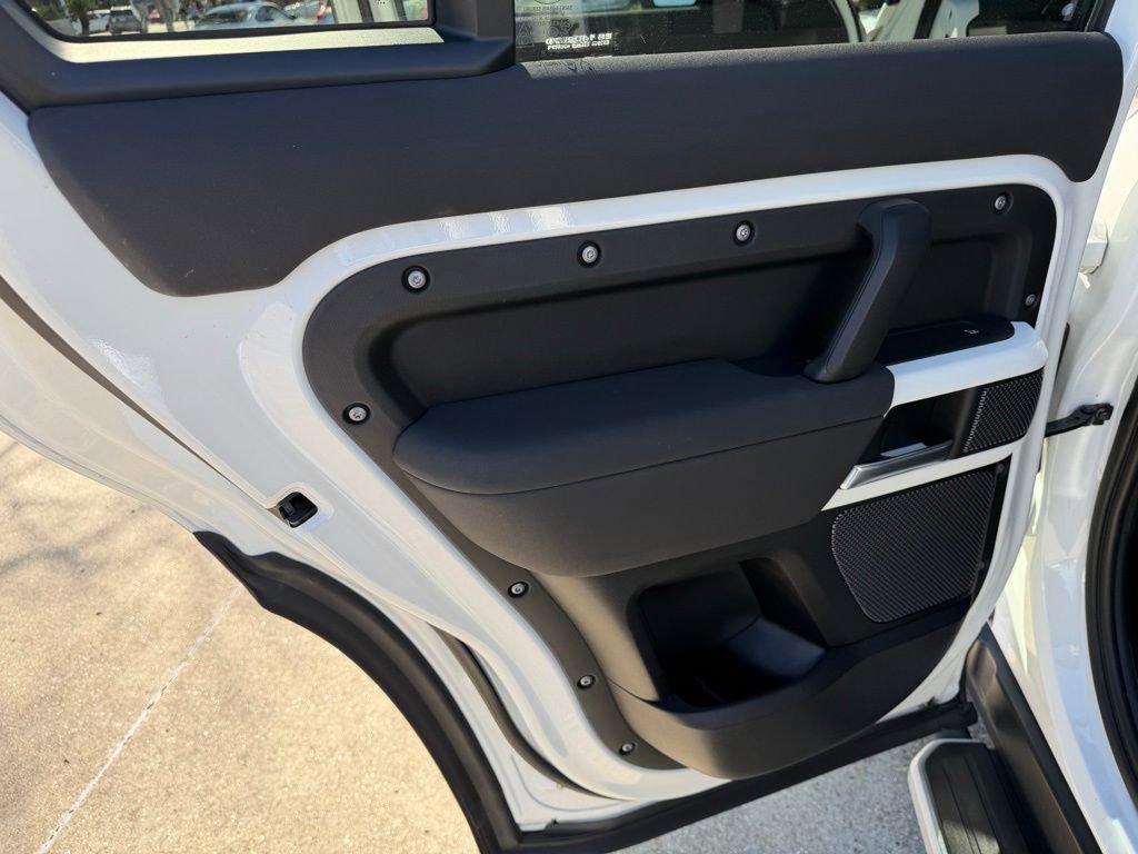 Used 2023 Land Rover Defender 110 S image 15