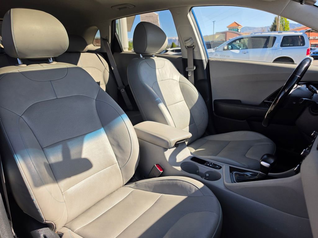 Used 2017 Kia Niro Touring FWD image 17