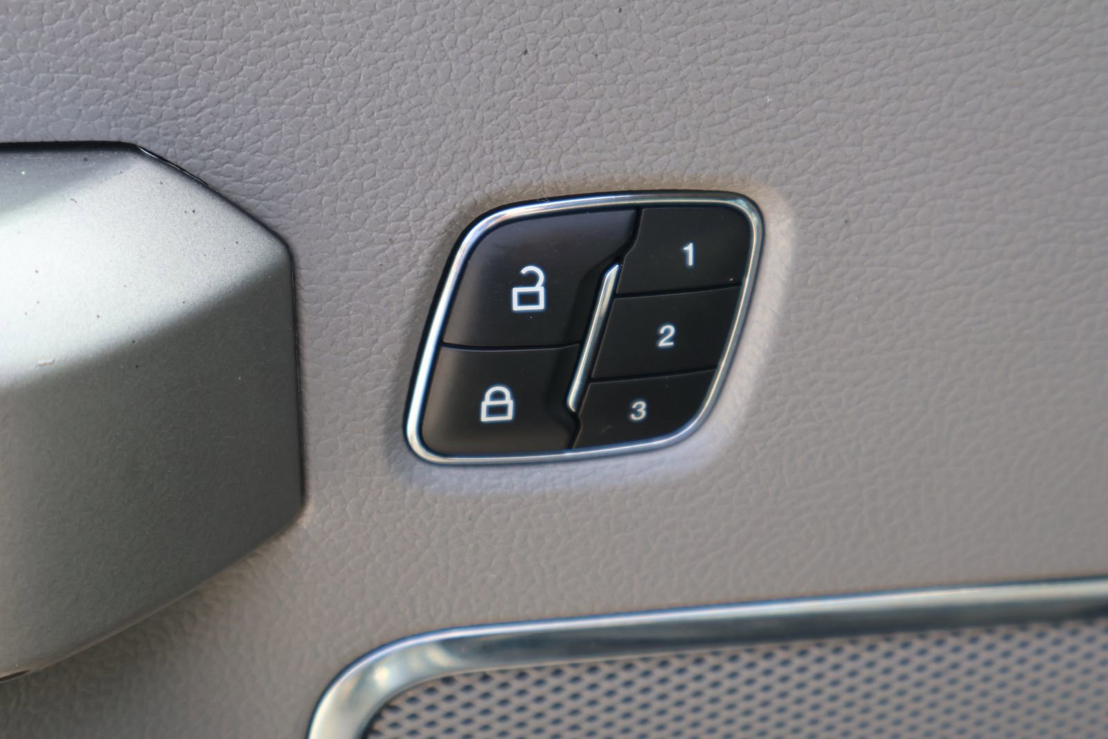 Used 2020 Ford F150 Lariat image 21