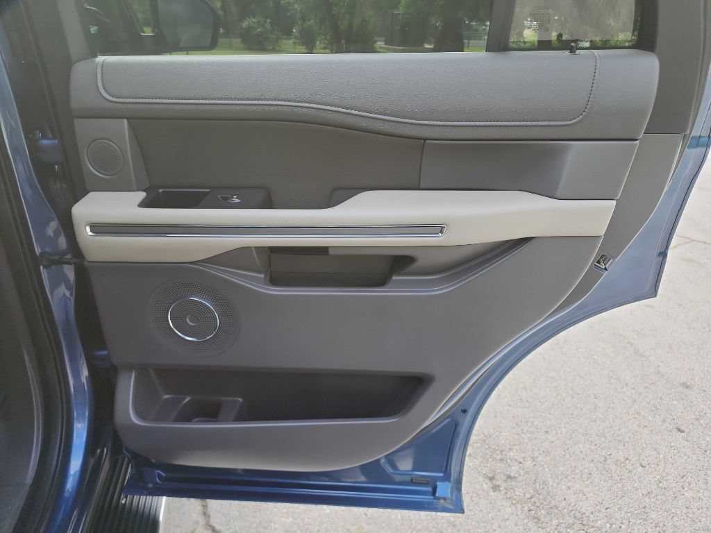 Used 2019 Ford Expedition XLT w/ Equipment Group 202A RWD image 38