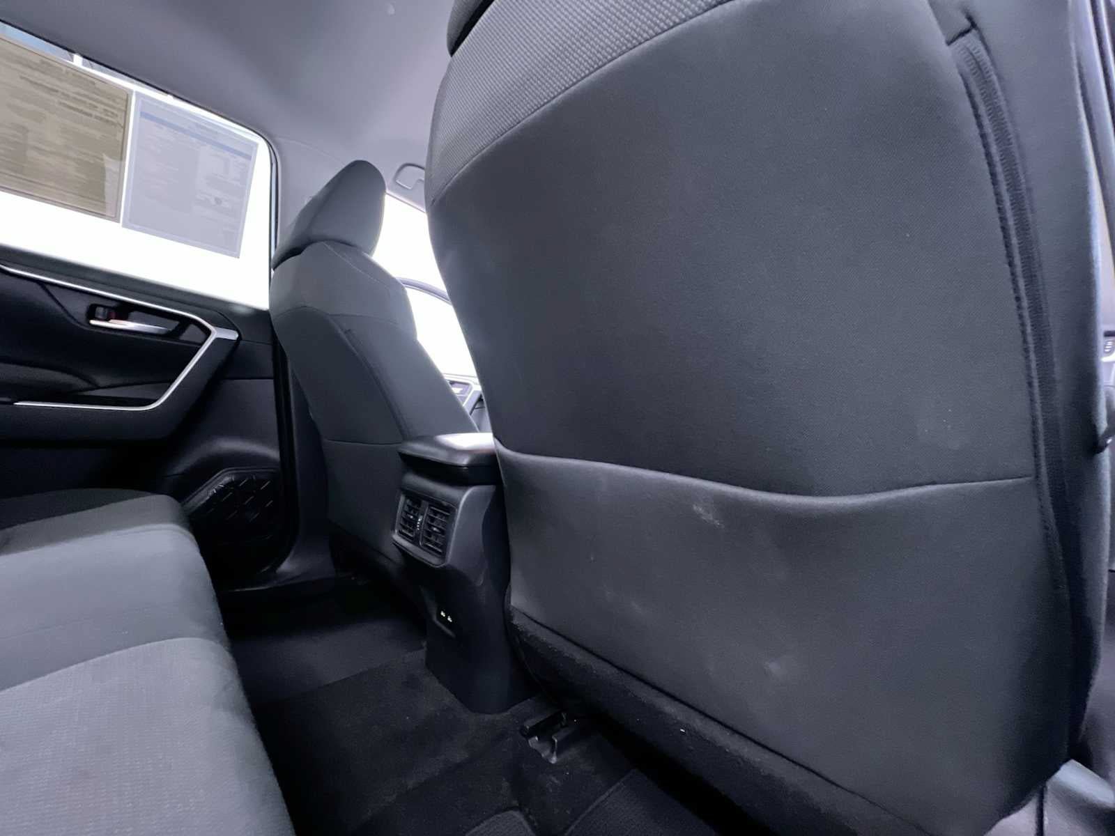 Used 2021 Toyota RAV4 XLE AWD/4WD image 40