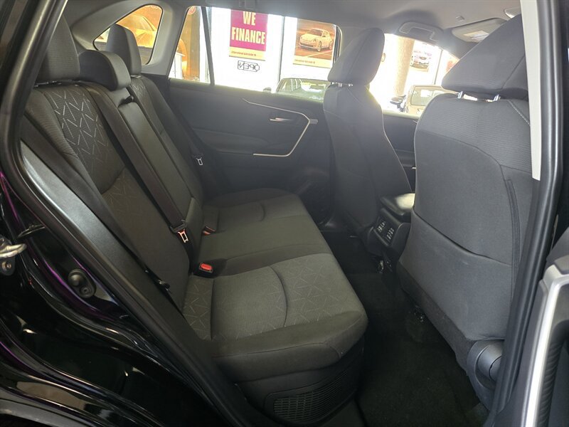 Used 2025 Toyota RAV4 XLE AWD/4WD image 13