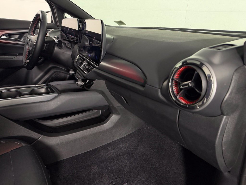 Used 2024 Chevrolet Equinox EV RS FWD image 32