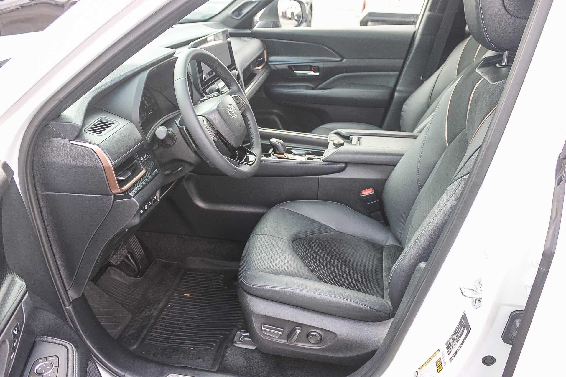 Certified 2025 Toyota Grand Highlander AWD Hybrid image 18