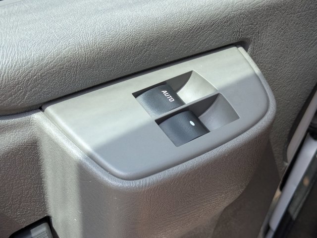 Used 2017 Chevrolet Express 2500 RWD image 11
