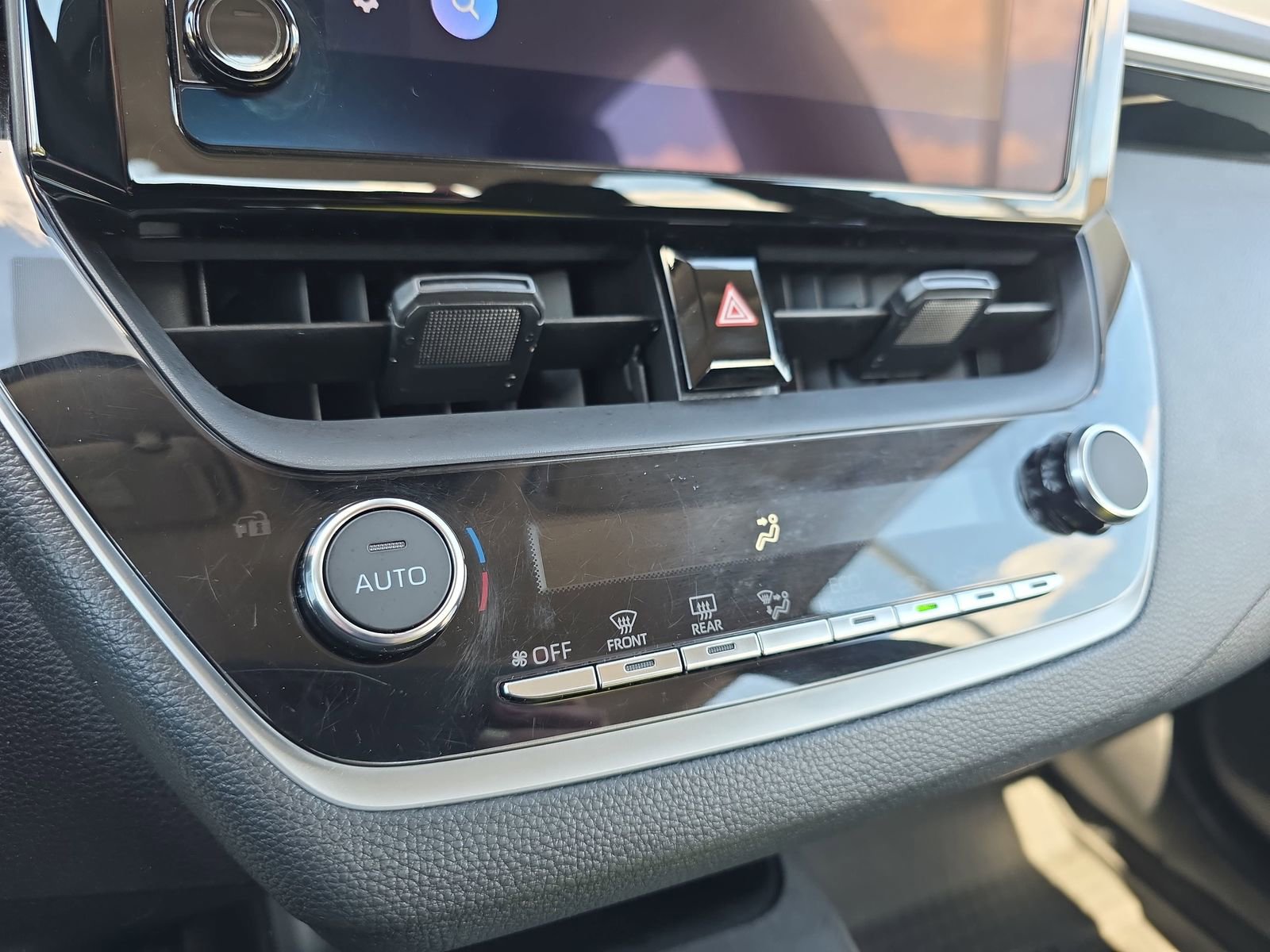 Used 2025 Toyota Corolla LE image 23