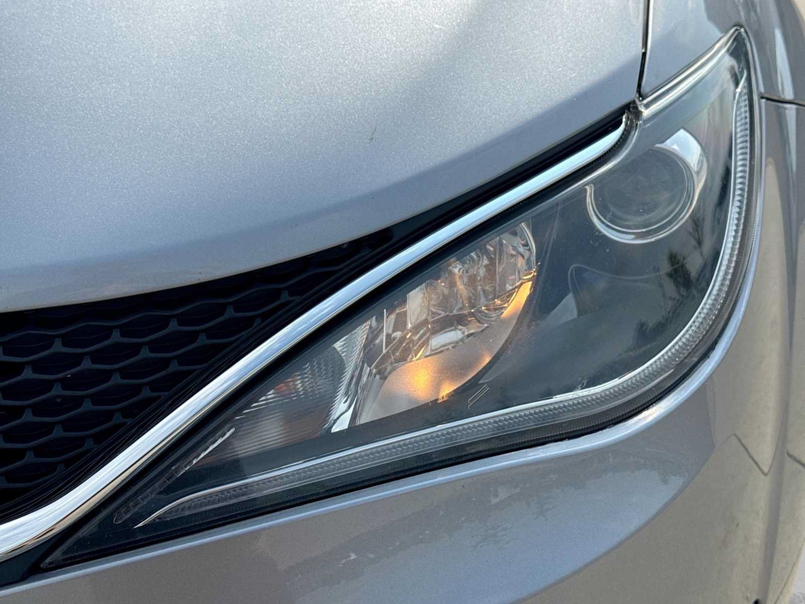 Used 2018 Chrysler Pacifica Touring-L FWD image 10