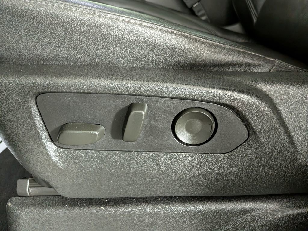 Used 2021 Chevrolet Tahoe Z71 w/ Z71 Signature Package image 18