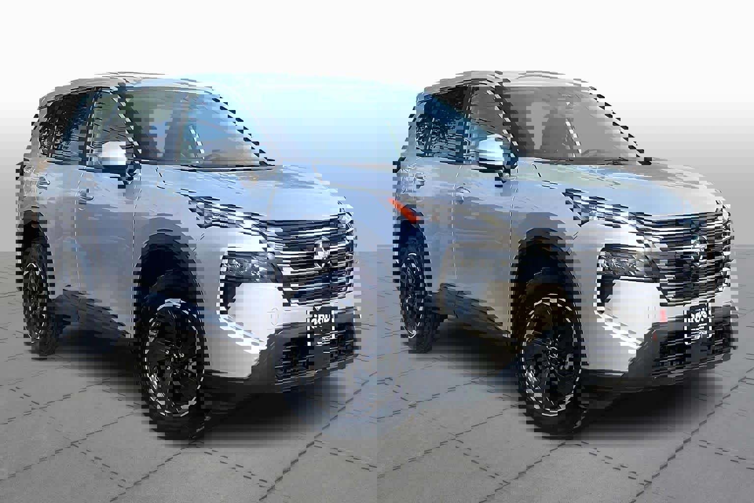 Used 2025 Nissan Rogue SV image 3