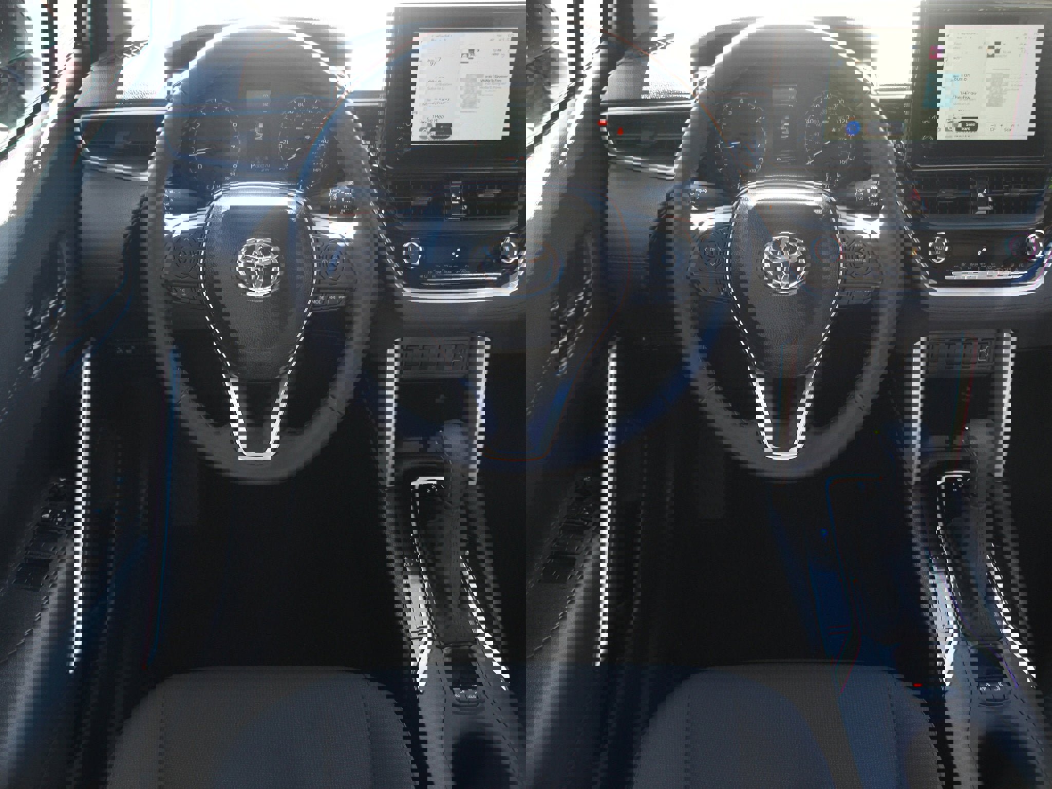 Used 2025 Toyota Corolla Cross LE image 5