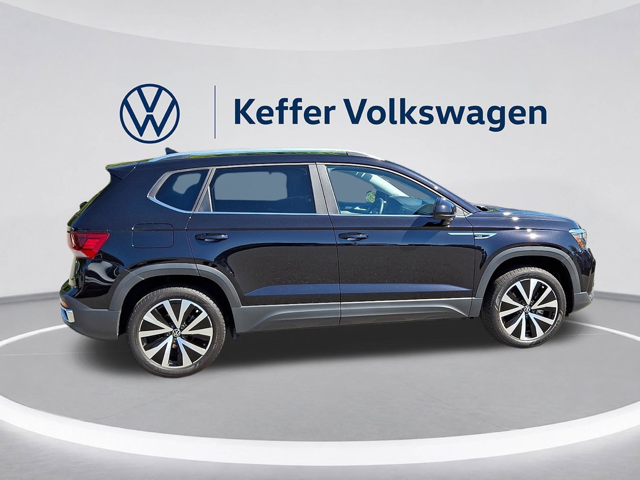 Certified 2023 Volkswagen Taos SE w/ Panoramic Sunroof Package FWD image 7