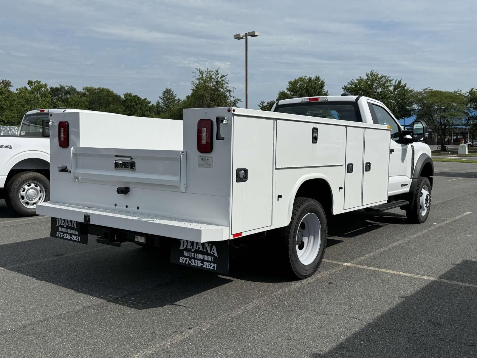 New 2024 Ford F550 4x4 Regular Cab Super Duty image 2