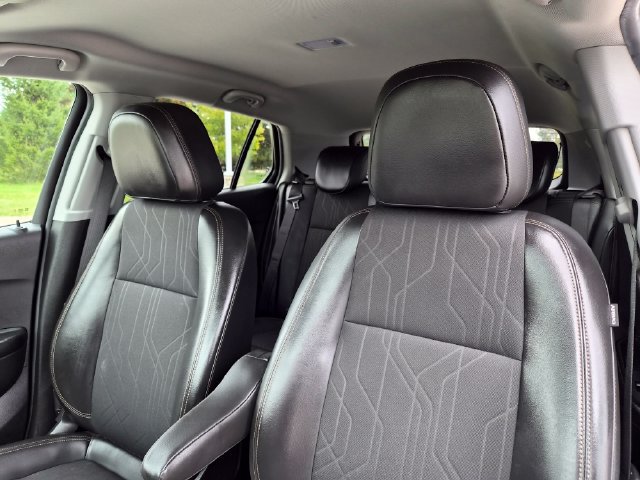 Certified 2022 Chevrolet Trax LT w/ LT Convenience Package AWD/4WD image 14