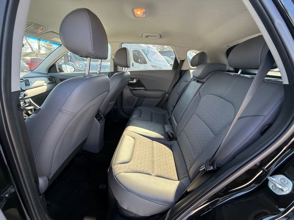 Used 2018 Kia Niro EX image 16