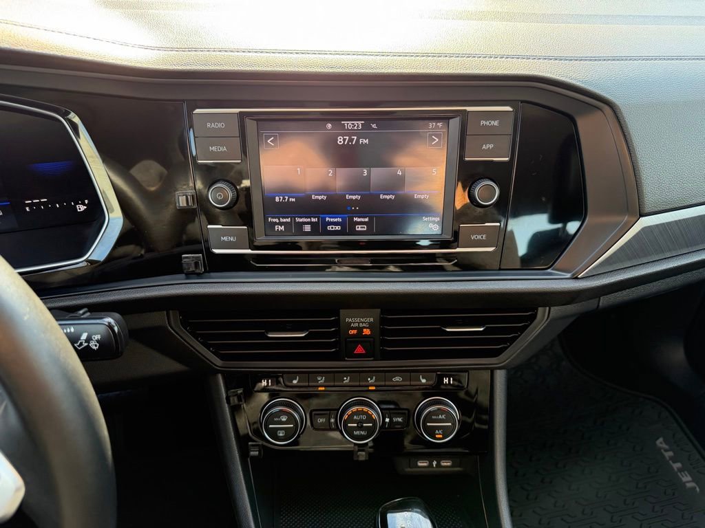 Used 2024 Volkswagen Jetta SE image 23