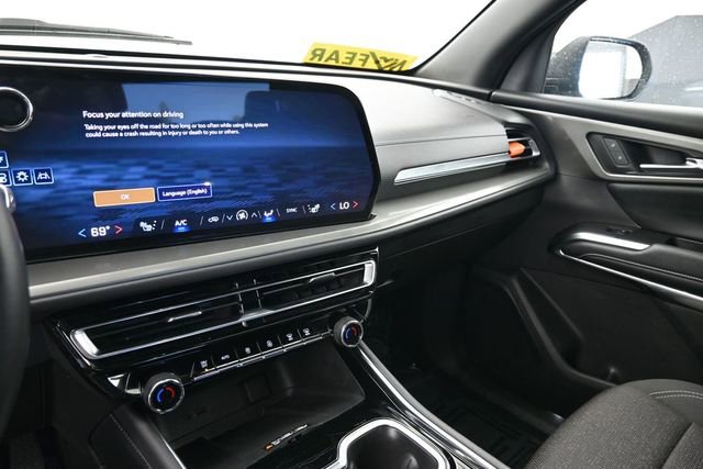 Used 2024 Chevrolet Traverse LT FWD image 11
