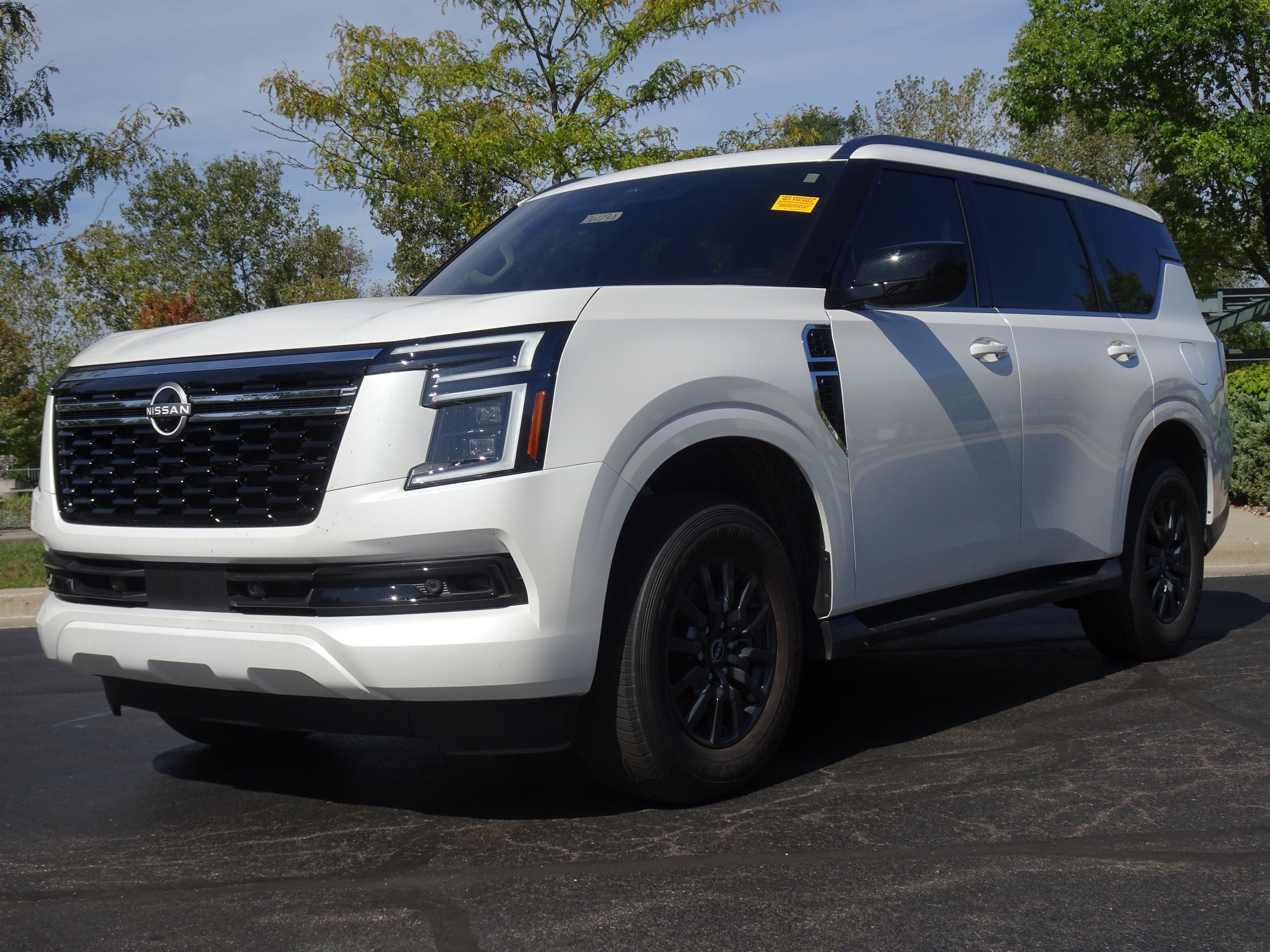 Used 2025 Nissan Armada SV AWD/4WD image 2