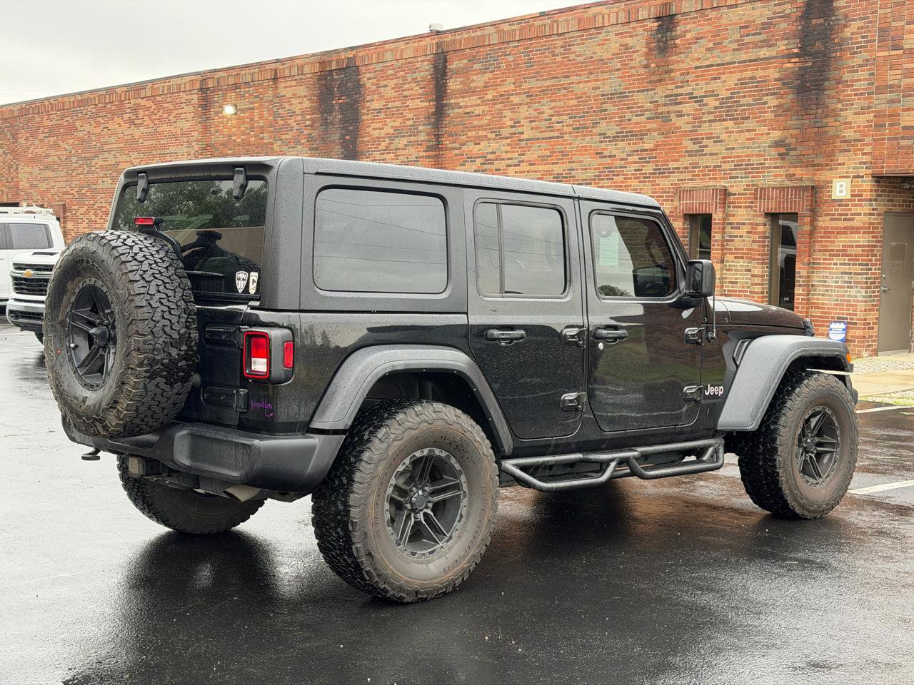 Used 2023 Jeep Wrangler Unlimited Sport AWD/4WD image 4