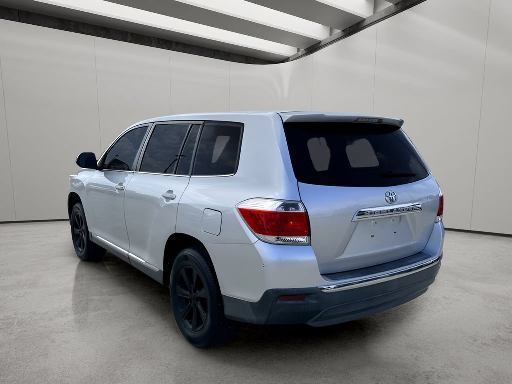 Used 2013 Toyota Highlander FWD image 3
