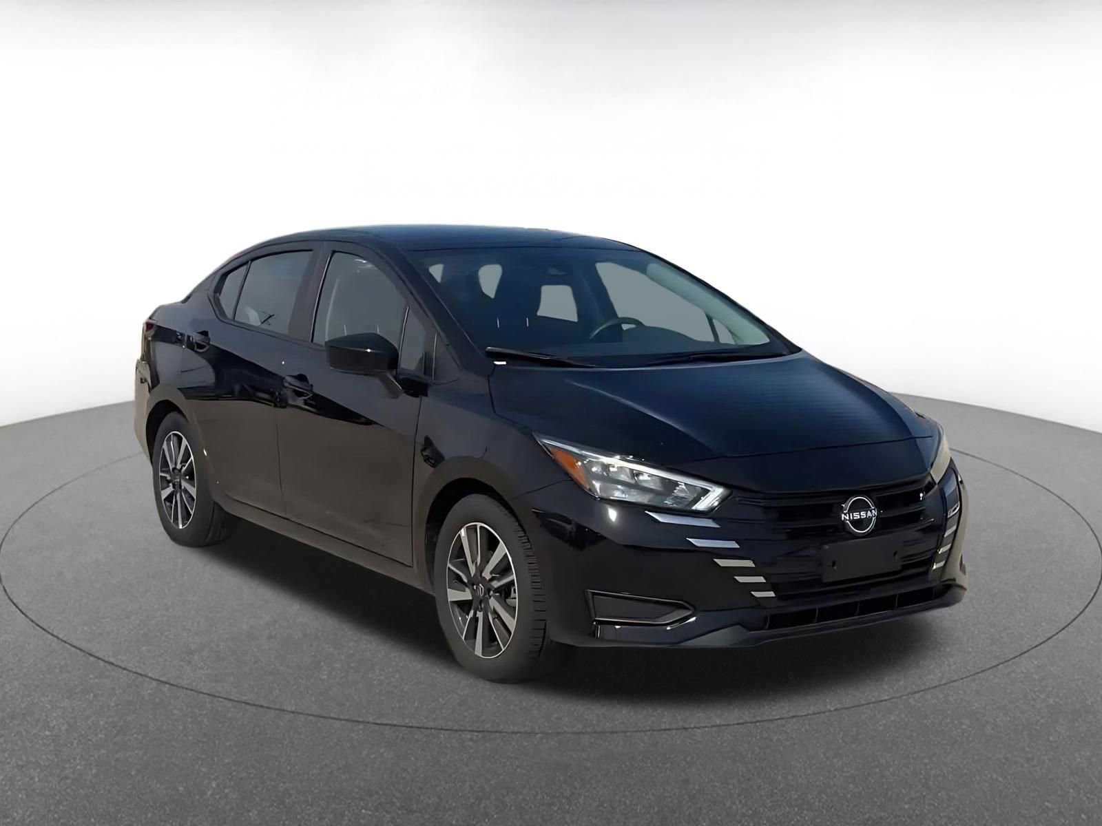 Used 2025 Nissan Versa SV image 2