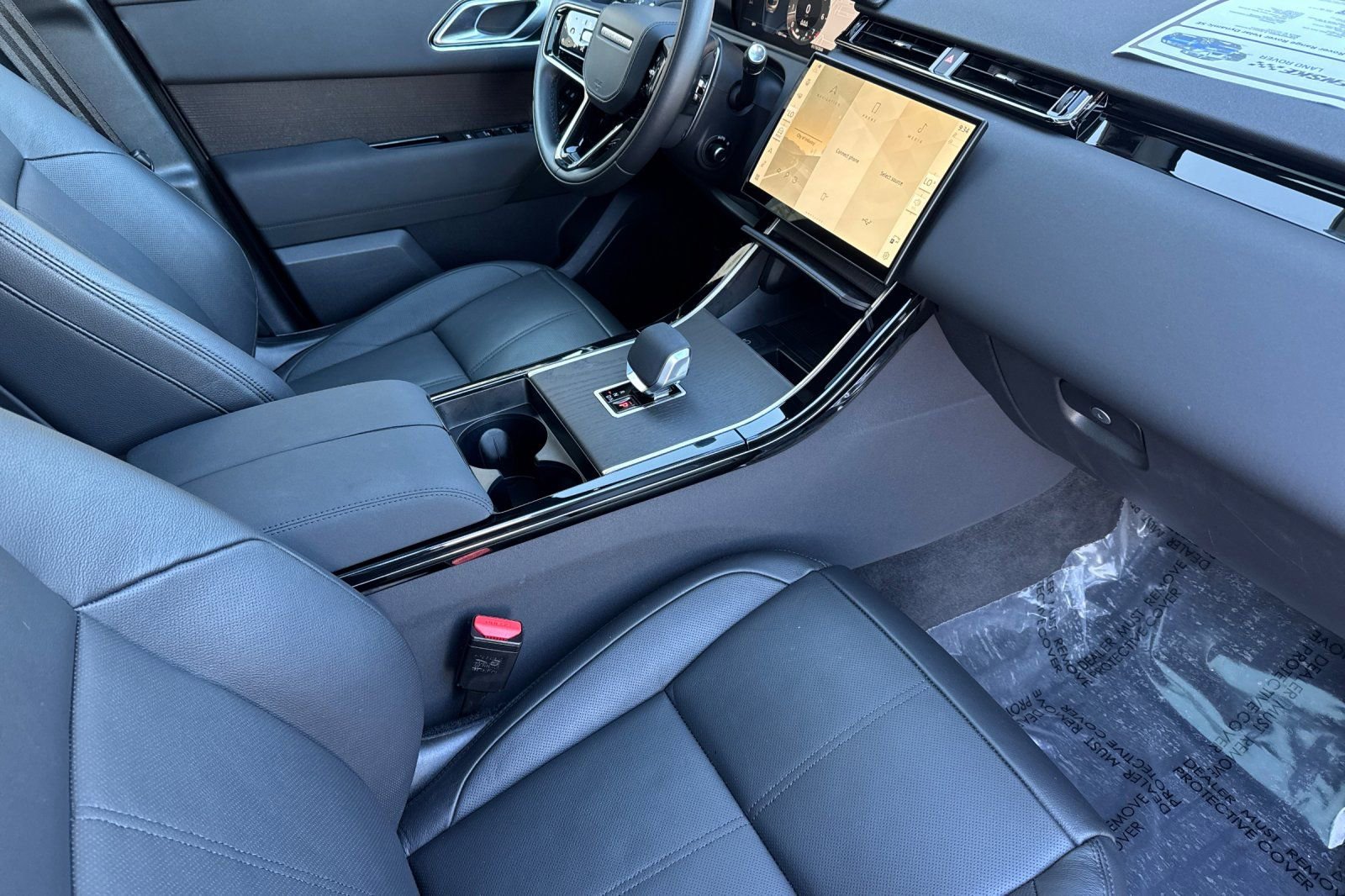 Certified 2025 Land Rover Range Rover Velar Dynamic SE image 17