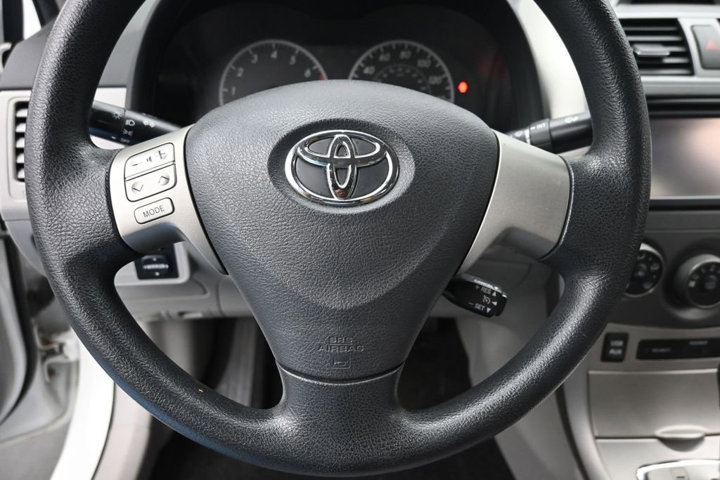 Used 2013 Toyota Corolla LE FWD image 14