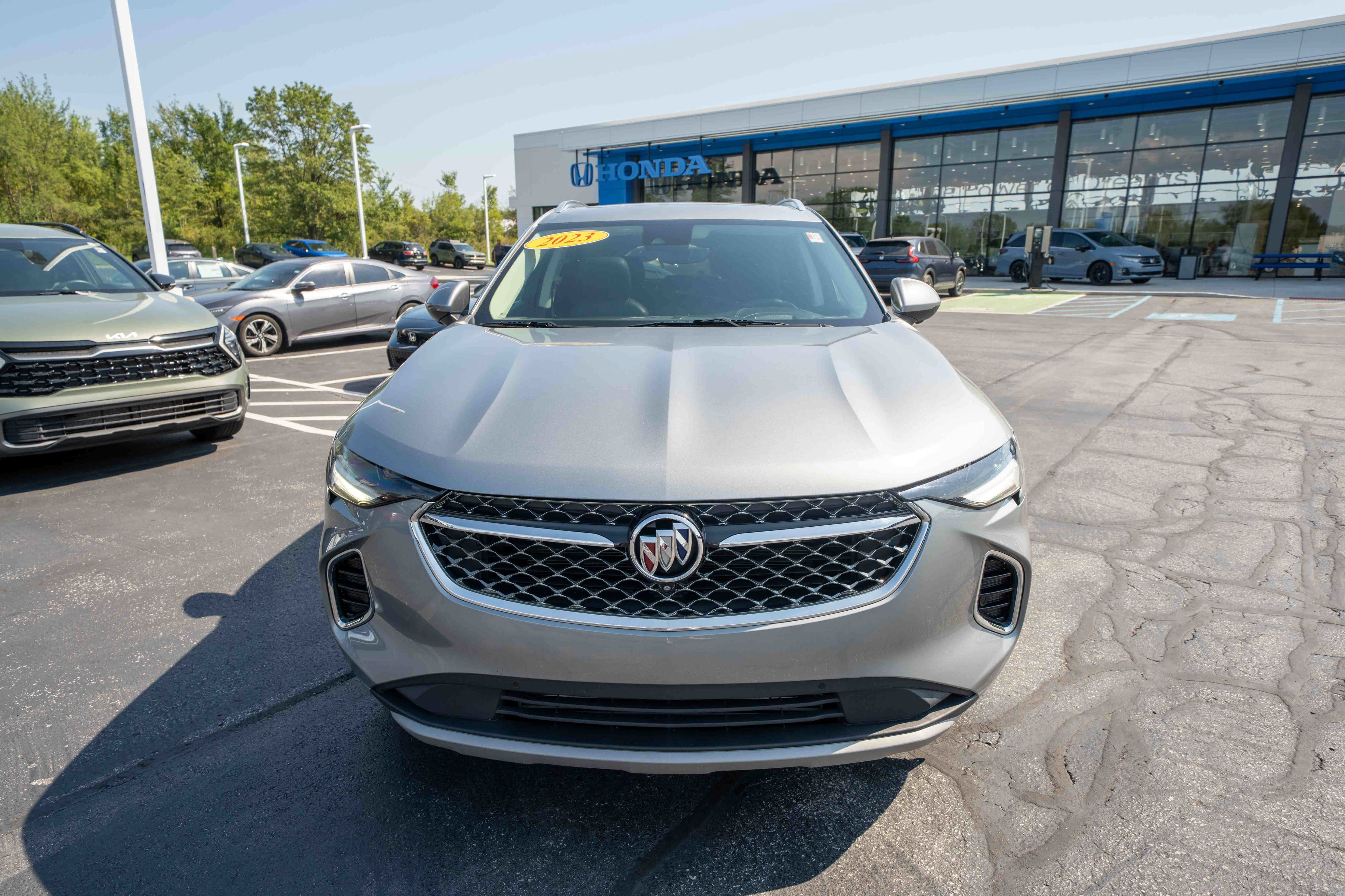 Used 2023 Buick Envision Avenir AWD/4WD image 2