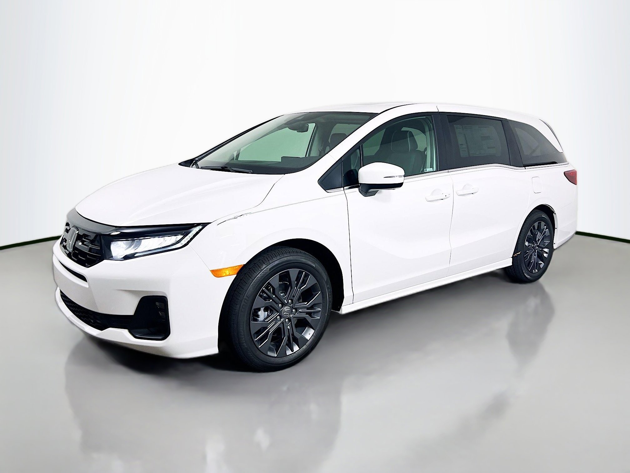 New 2026 Honda Odyssey Touring image 3