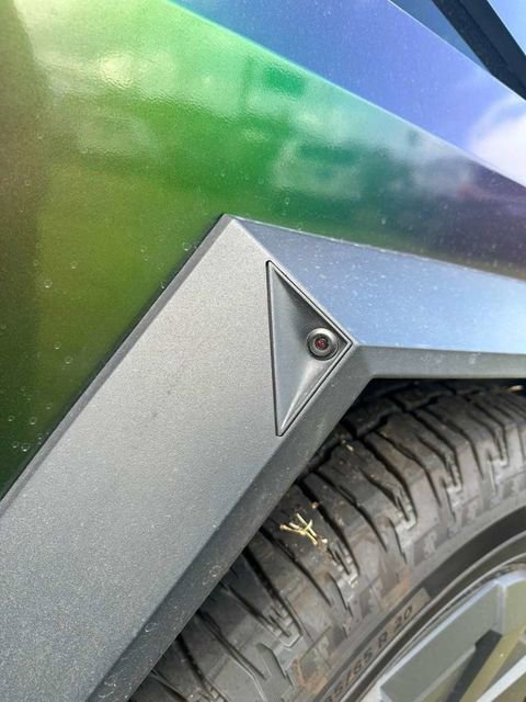 Used 2024 Tesla Cybertruck AWD Crew Cab image 11