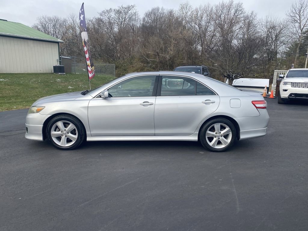 Used 2011 Toyota Camry SE w/ SE Extra-Value Pkg #1 FWD image 8