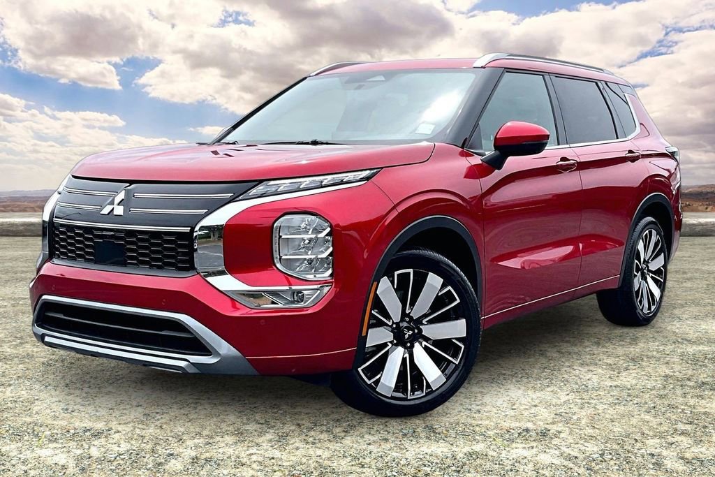 Used 2025 Mitsubishi Outlander SEL FWD image 3