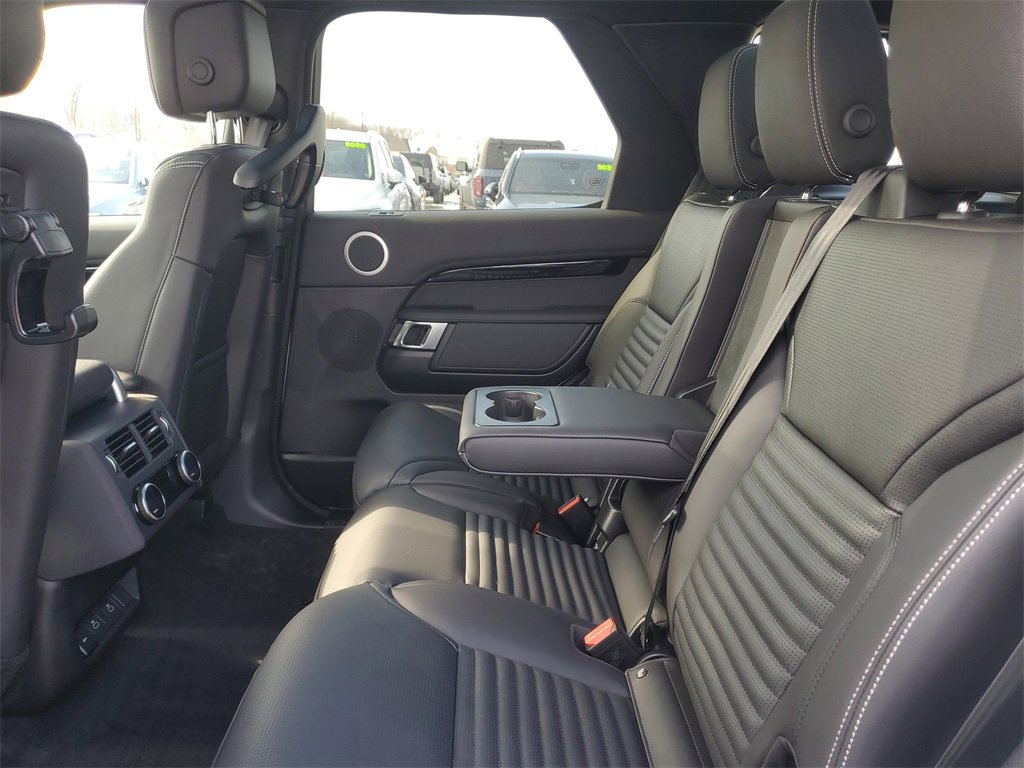New 2026 Land Rover Discovery S image 25