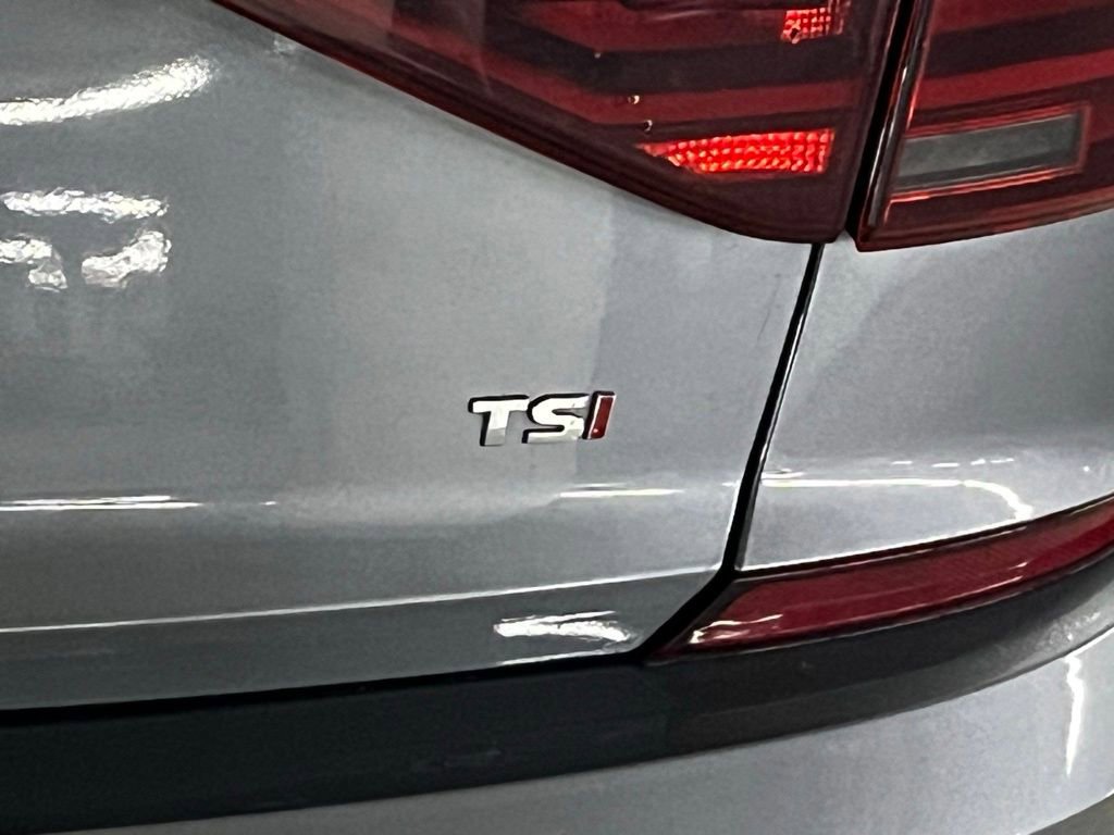 Used 2018 Volkswagen Passat 2.0T SE w/ SE Lighting Package image 32