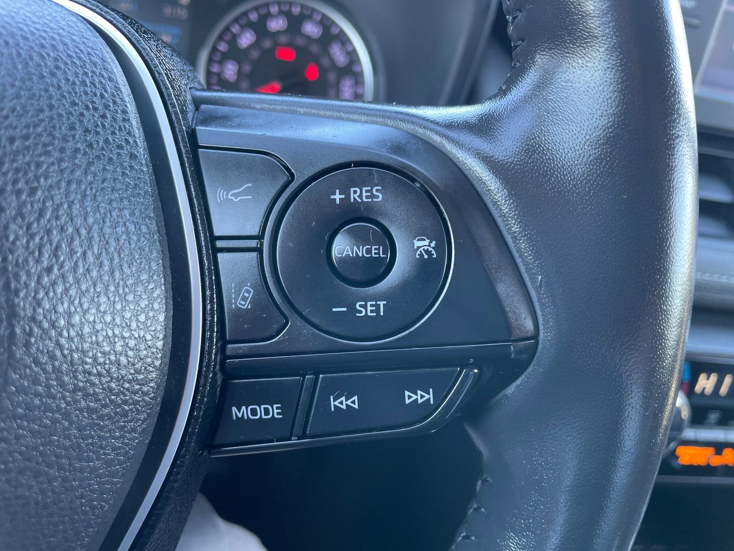 Used 2019 Toyota RAV4 XLE Premium w/ Cold Weather Package AWD/4WD image 39