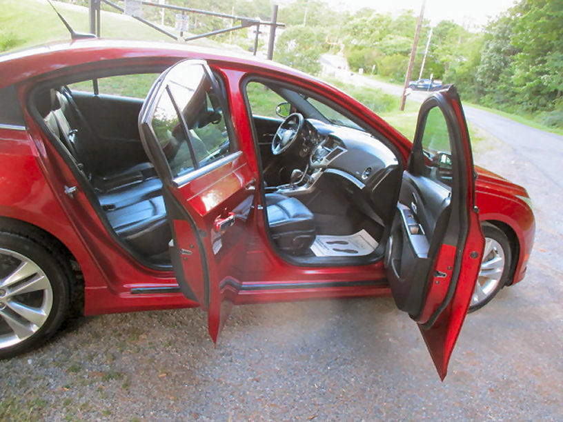 Used 2011 Chevrolet Cruze LTZ w/ RS Package FWD image 12