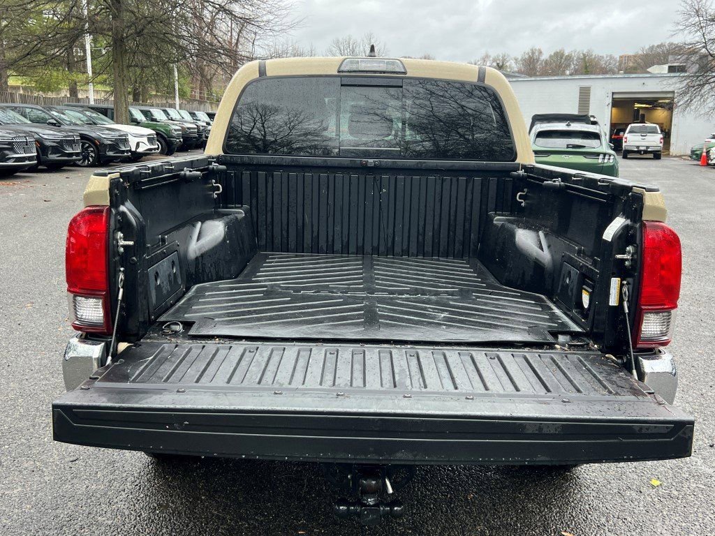 Used 2018 Toyota Tacoma TRD Off-Road image 14