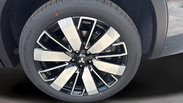 New 2026 Mitsubishi Outlander SEL FWD image 32