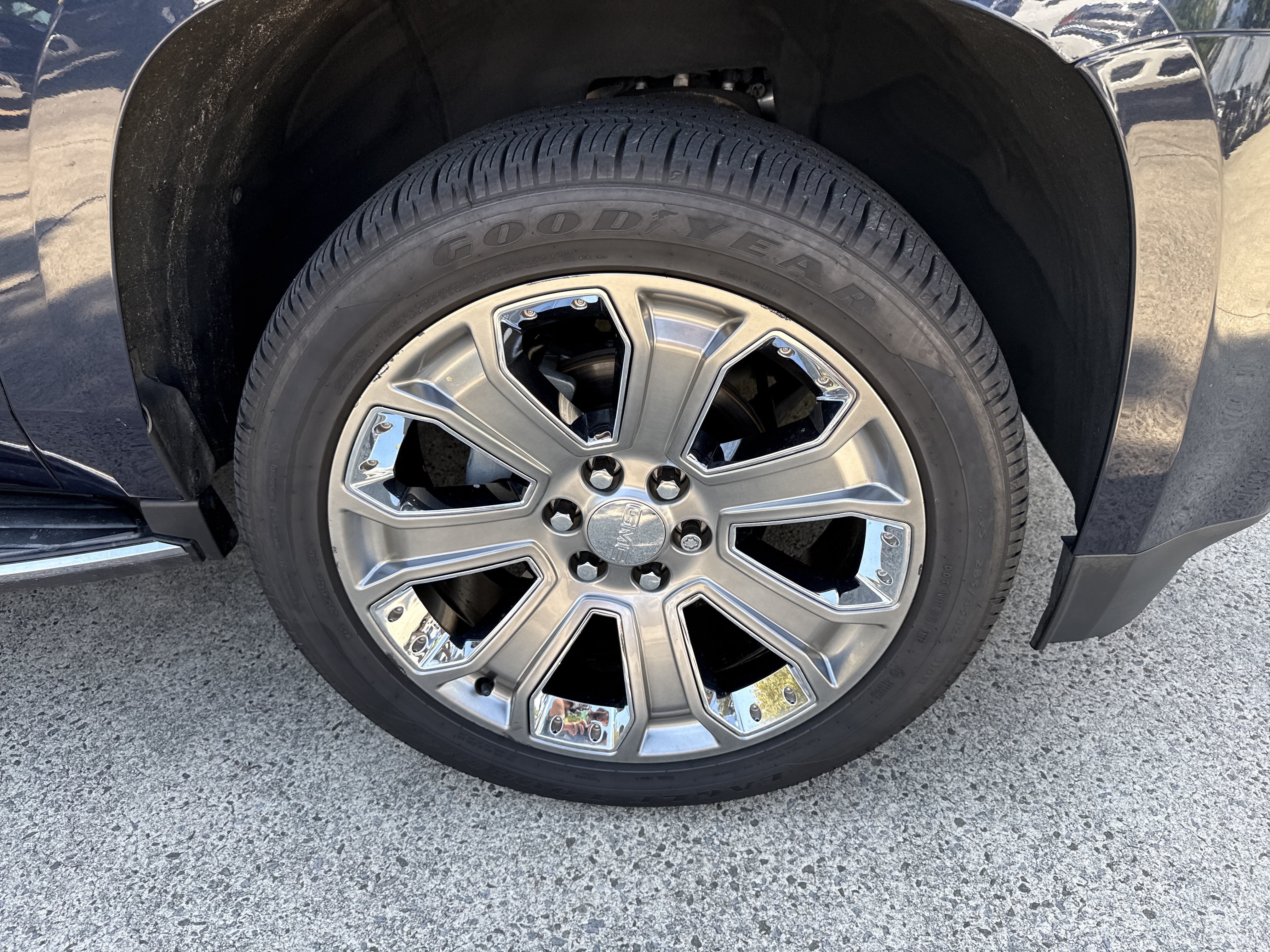 Used 2018 GMC Yukon SLT w/ Premium Edition RWD image 12