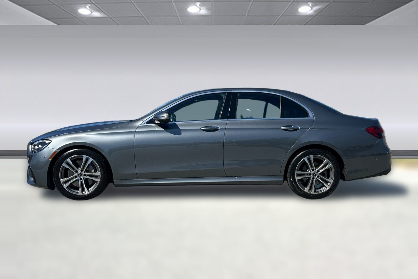 Used 2021 Mercedes-Benz E 350 Sedan image 2