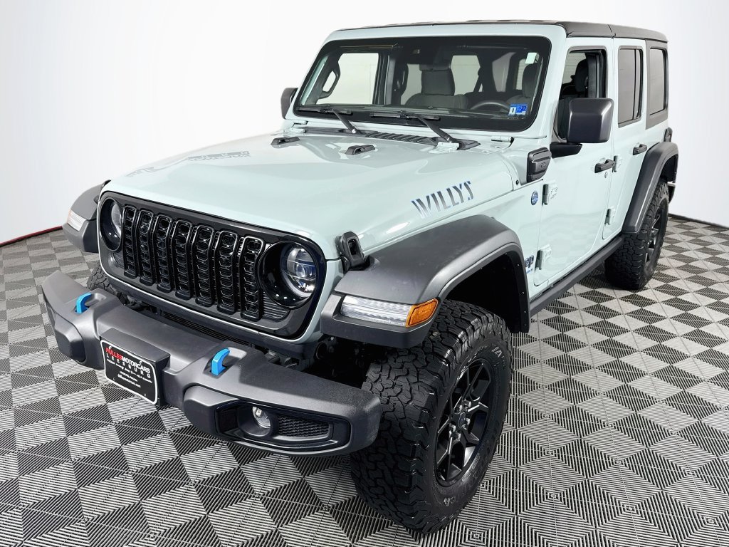 Used 2024 Jeep Wrangler Unlimited AWD/4WD image 3