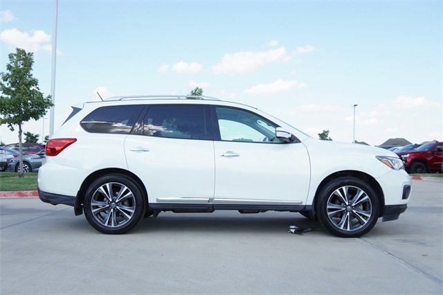Used 2018 Nissan Pathfinder Platinum image 10