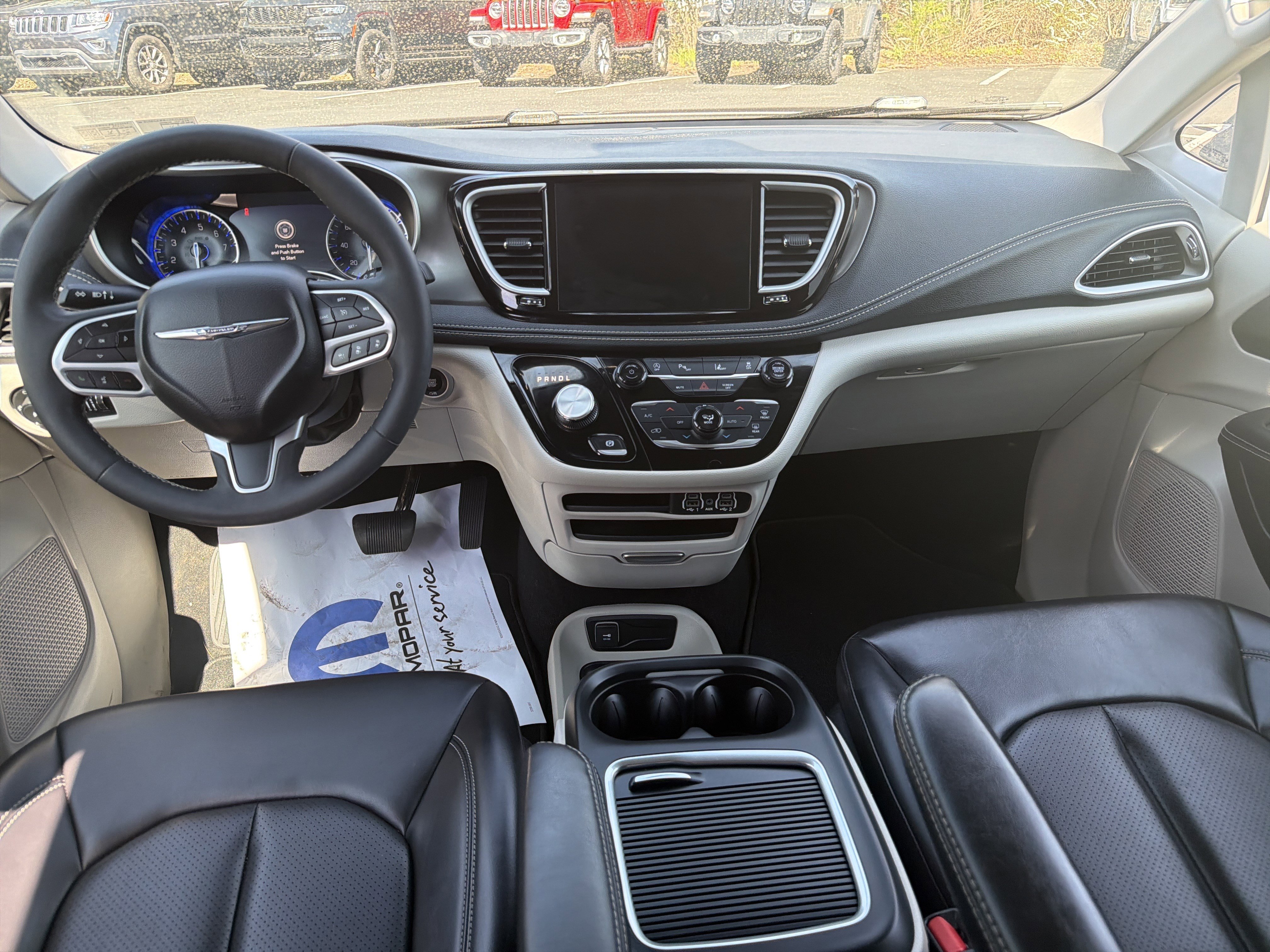 Used 2023 Chrysler Pacifica Touring-L image 13
