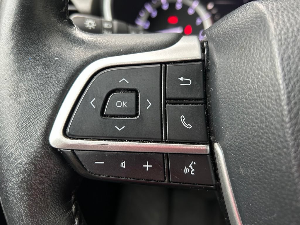 Used 2022 Toyota Highlander XLE AWD/4WD image 20