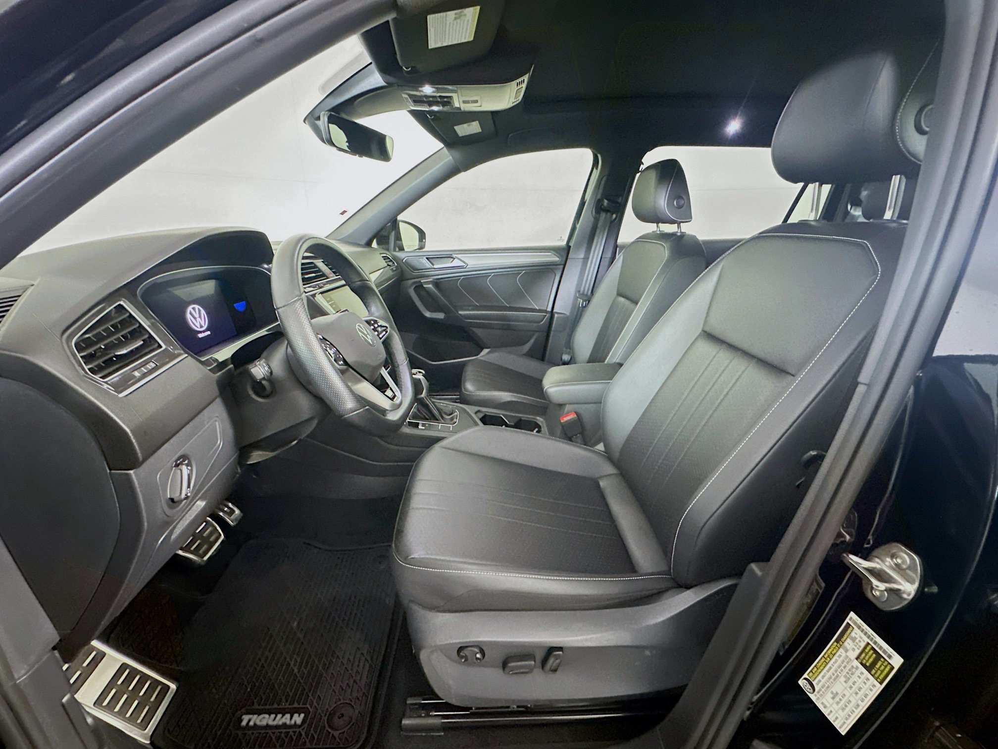 Used 2023 Volkswagen Tiguan SE R-Line FWD image 13